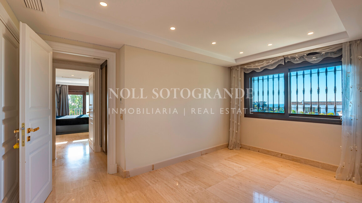 Villa zum Verkauf in El Herrojo, Benahavis