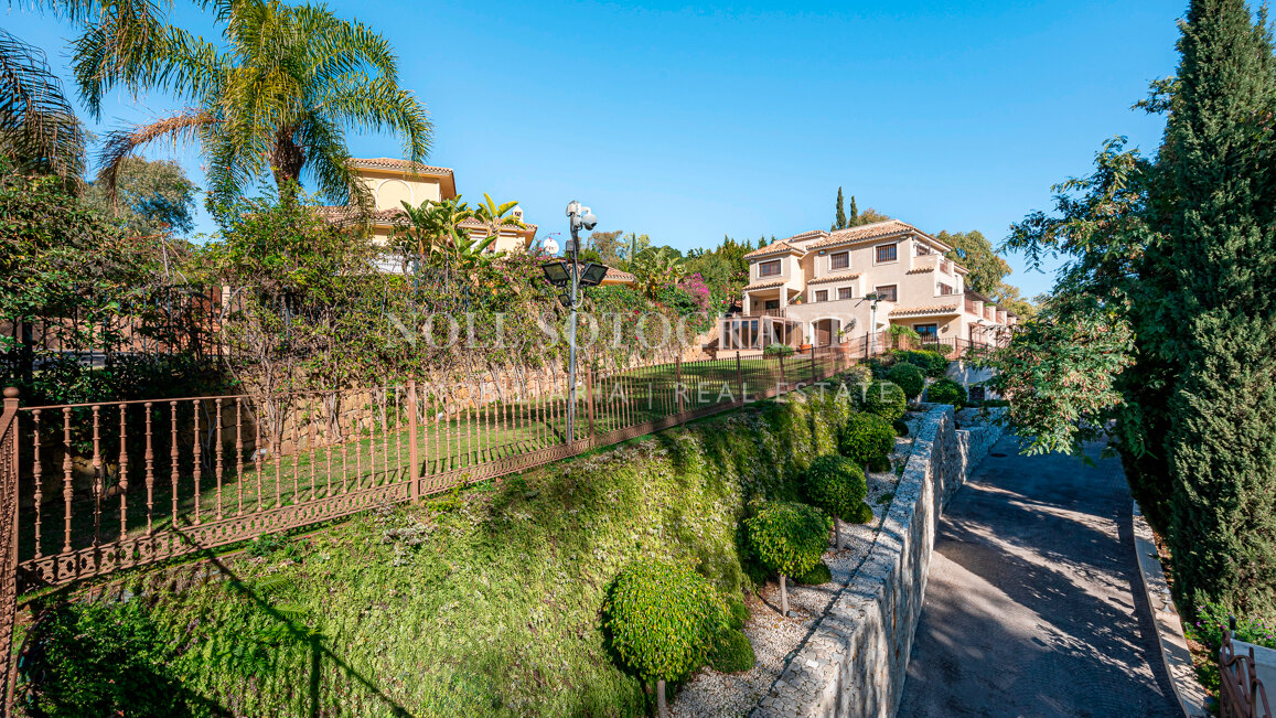 Villa zum Verkauf in El Herrojo, Benahavis
