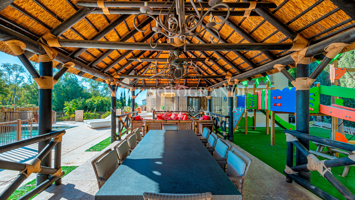 Villa zum Verkauf in El Herrojo, Benahavis