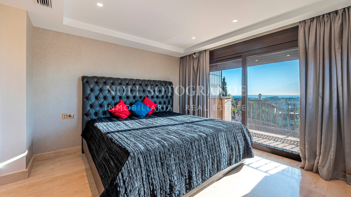 Villa zum Verkauf in El Herrojo, Benahavis