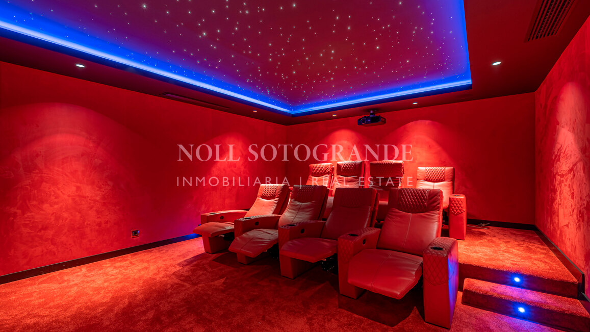 Villa zum Verkauf in El Herrojo, Benahavis