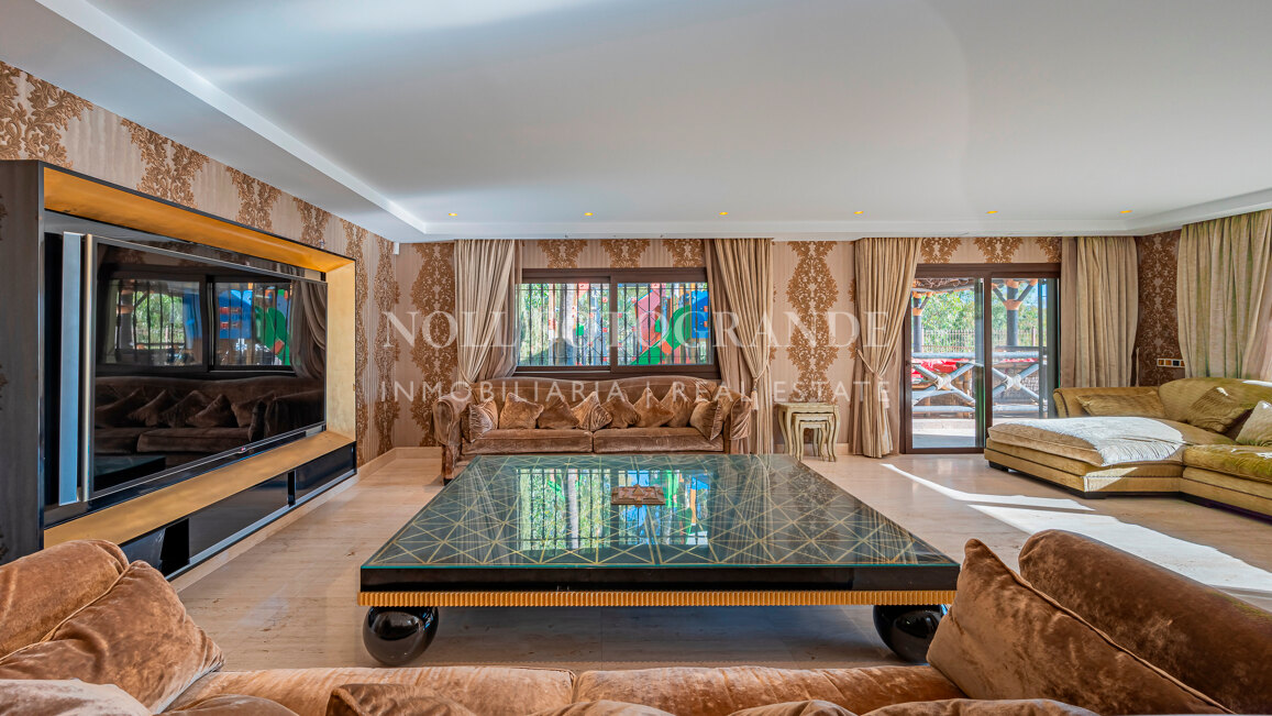 Villa zum Verkauf in El Herrojo, Benahavis