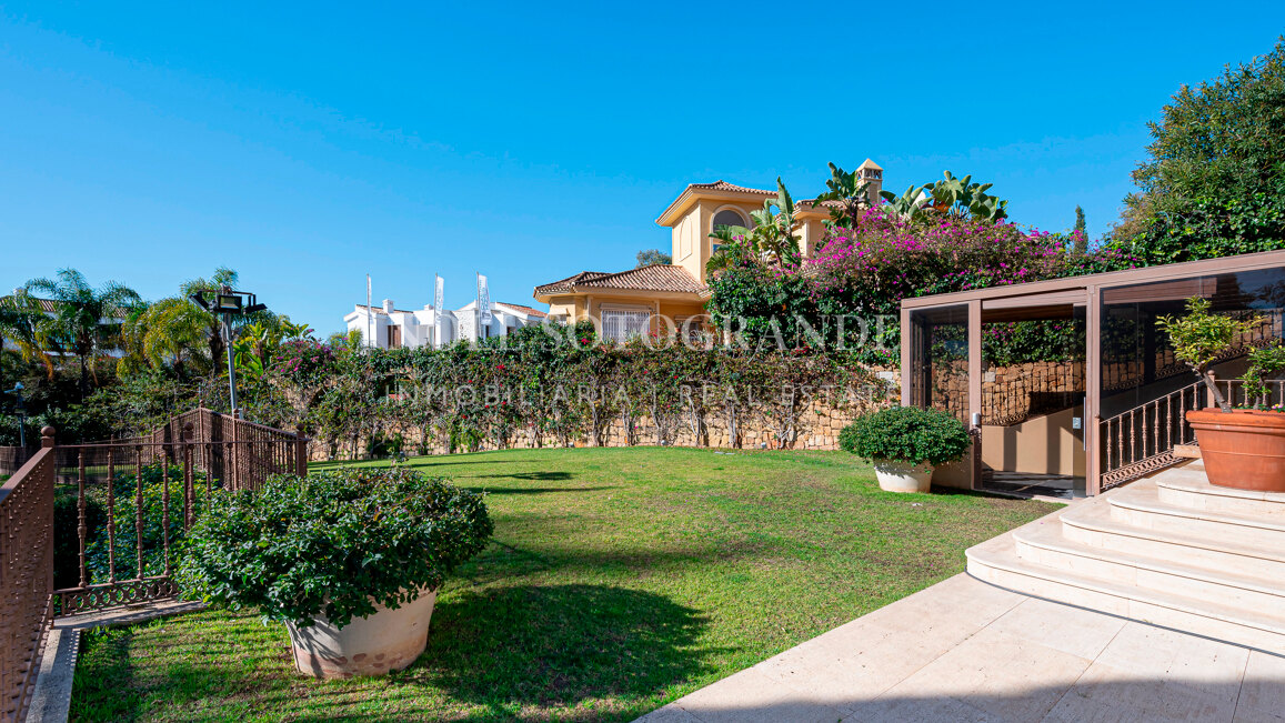 Villa zum Verkauf in El Herrojo, Benahavis