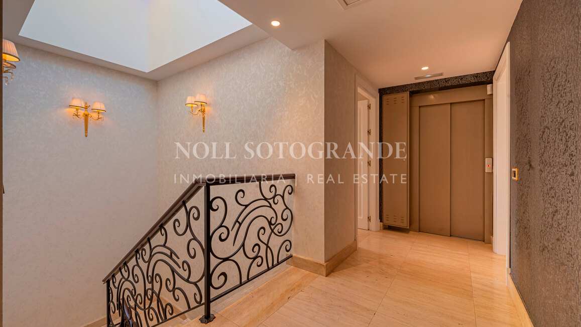 Villa zum Verkauf in El Herrojo, Benahavis