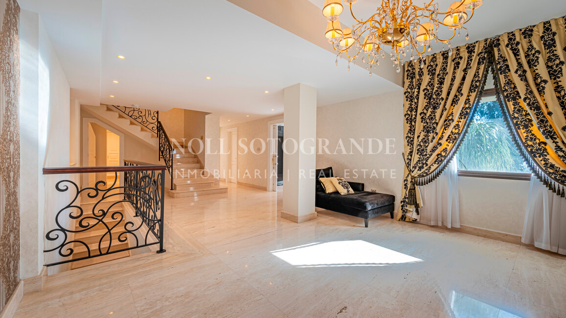 Villa zum Verkauf in El Herrojo, Benahavis