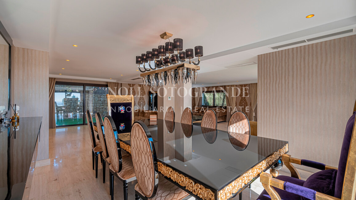 Villa zum Verkauf in El Herrojo, Benahavis