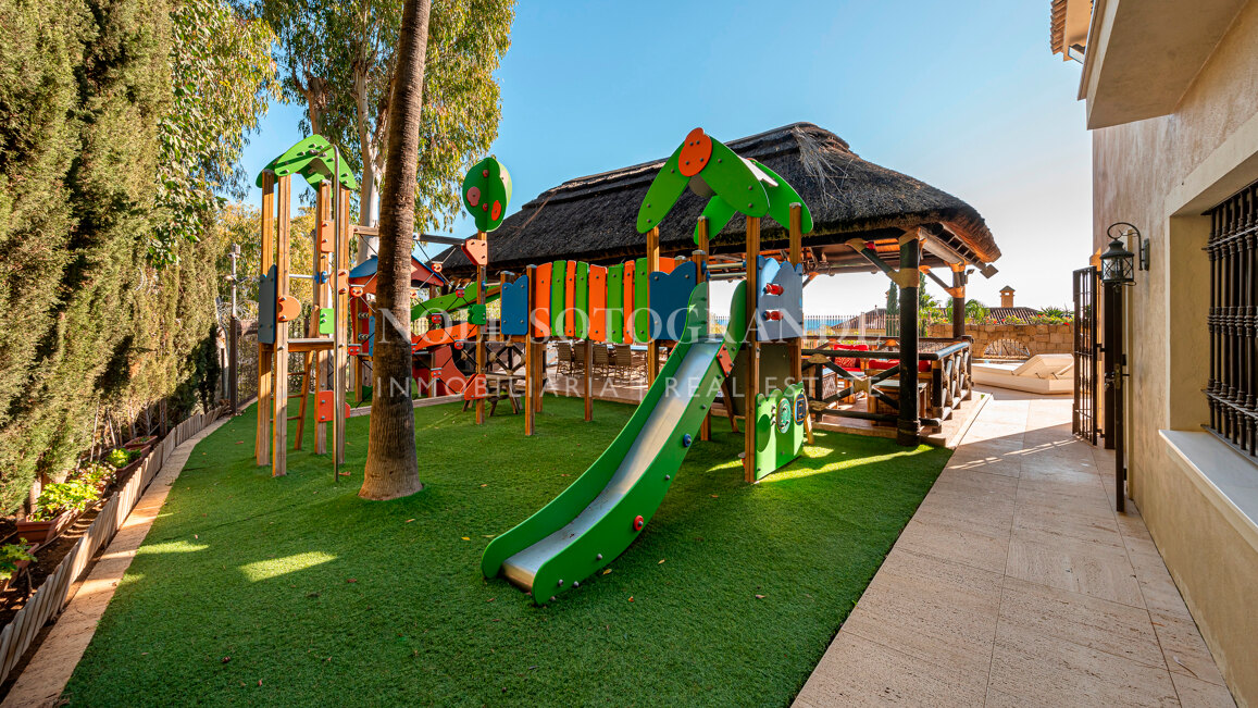 Villa zum Verkauf in El Herrojo, Benahavis