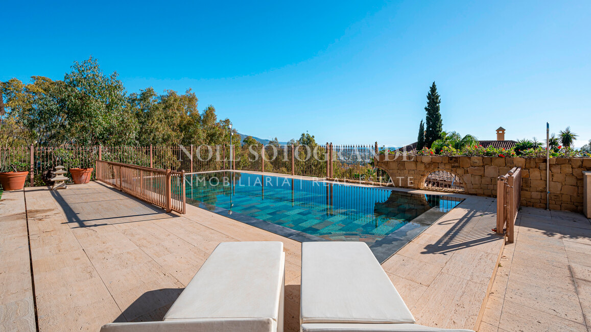 Villa zum Verkauf in El Herrojo, Benahavis