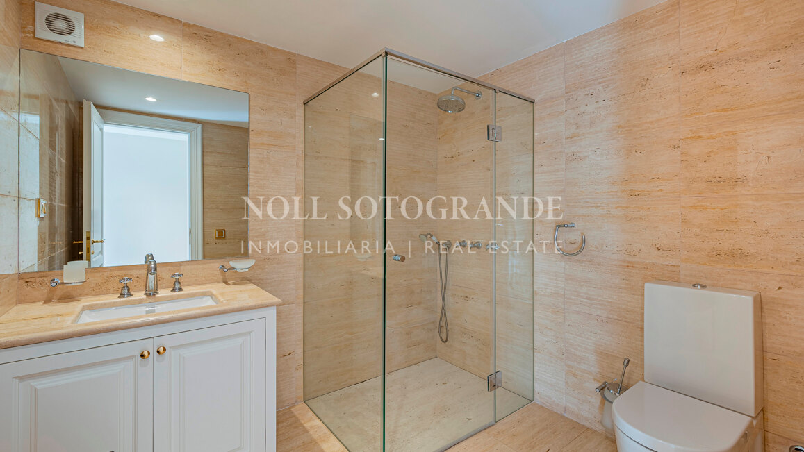 Villa zum Verkauf in El Herrojo, Benahavis