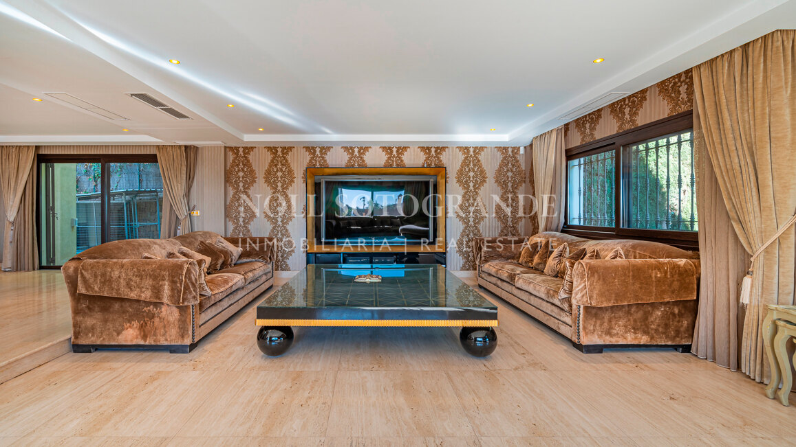 Villa zum Verkauf in El Herrojo, Benahavis