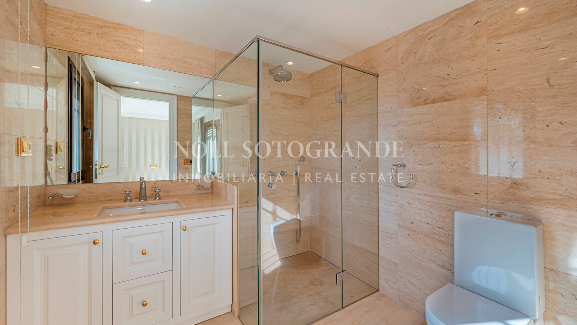 Villa zum Verkauf in El Herrojo, Benahavis