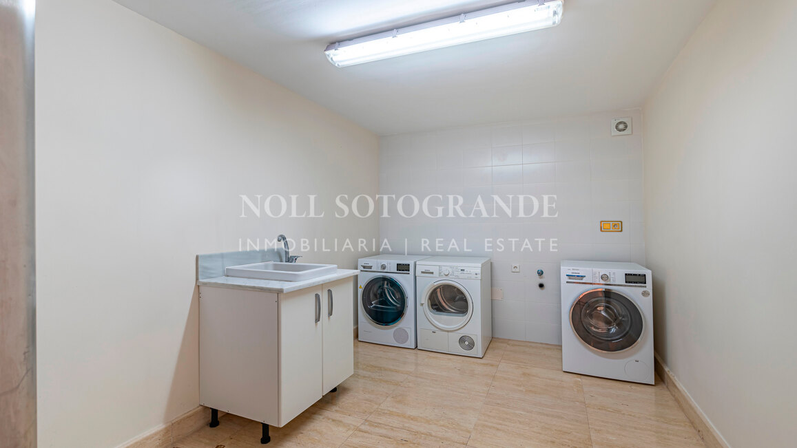 Villa zum Verkauf in El Herrojo, Benahavis