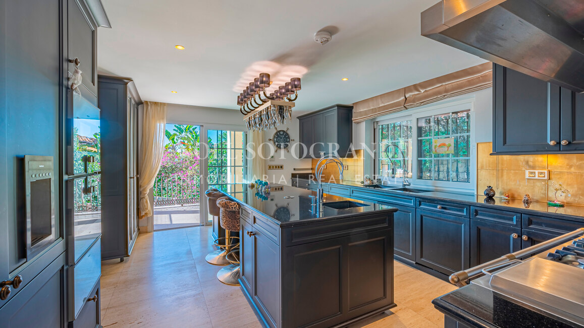 Villa zum Verkauf in El Herrojo, Benahavis