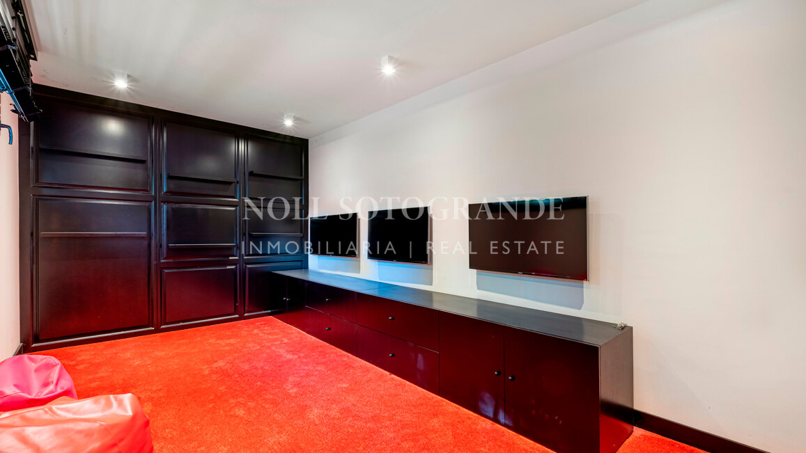 Villa zum Verkauf in El Herrojo, Benahavis