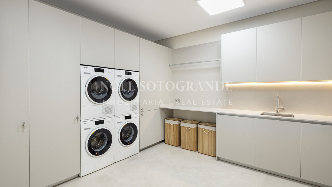 Villa zum Verkauf in Las Brisas, Nueva Andalucia