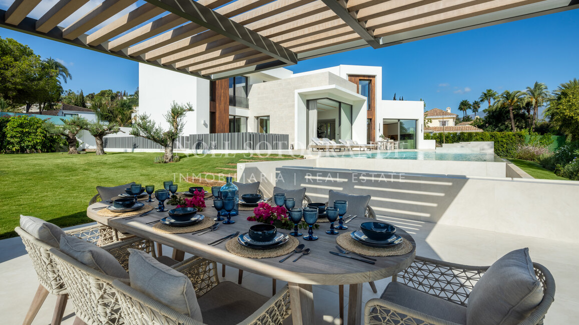 Villa zum Verkauf in Las Brisas, Nueva Andalucia