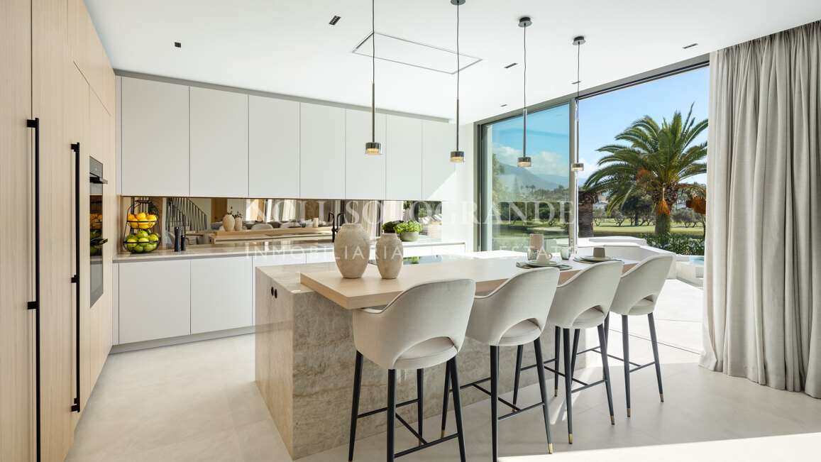 Villa zum Verkauf in Las Brisas, Nueva Andalucia