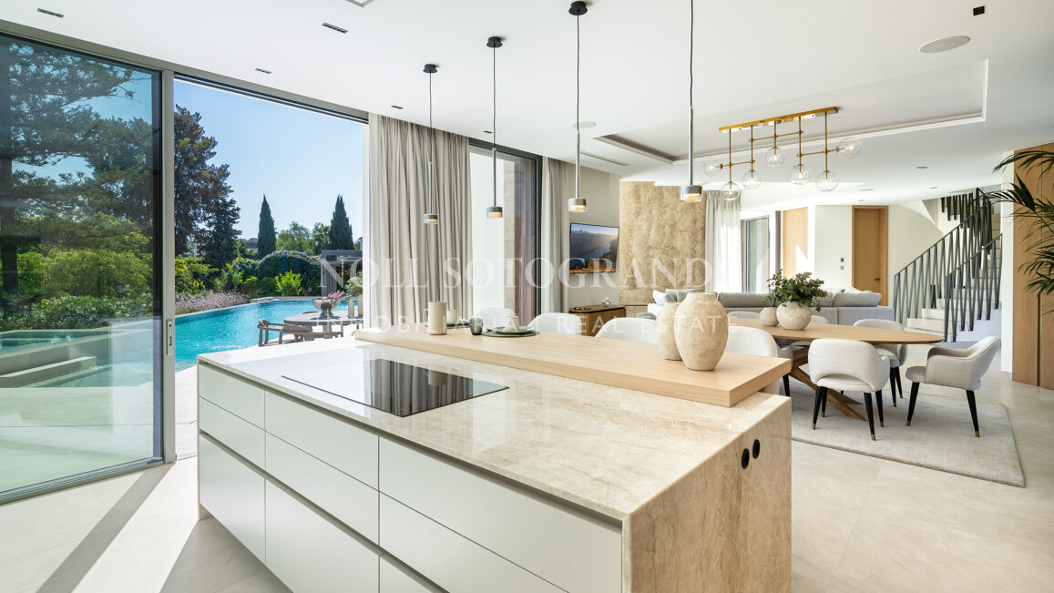 Villa zum Verkauf in Las Brisas, Nueva Andalucia