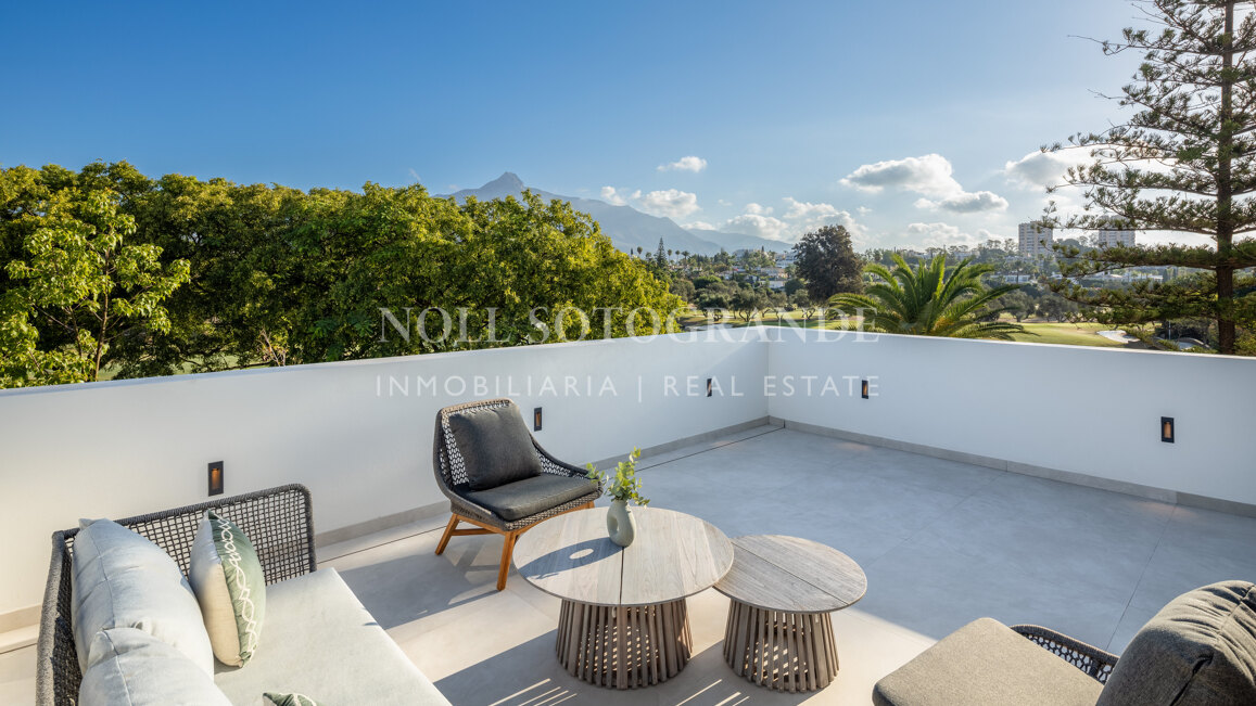 Villa zum Verkauf in Las Brisas, Nueva Andalucia