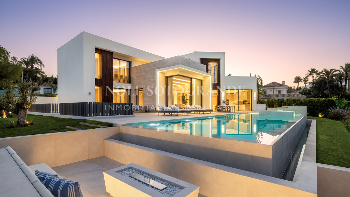 Villa zum Verkauf in Las Brisas, Nueva Andalucia