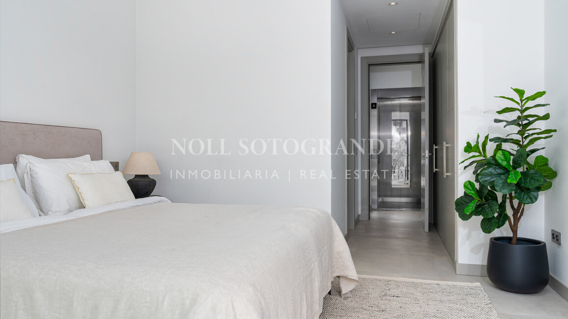 Contemporary villa within walking distance to the beach and amenities in Nueva Andalucia