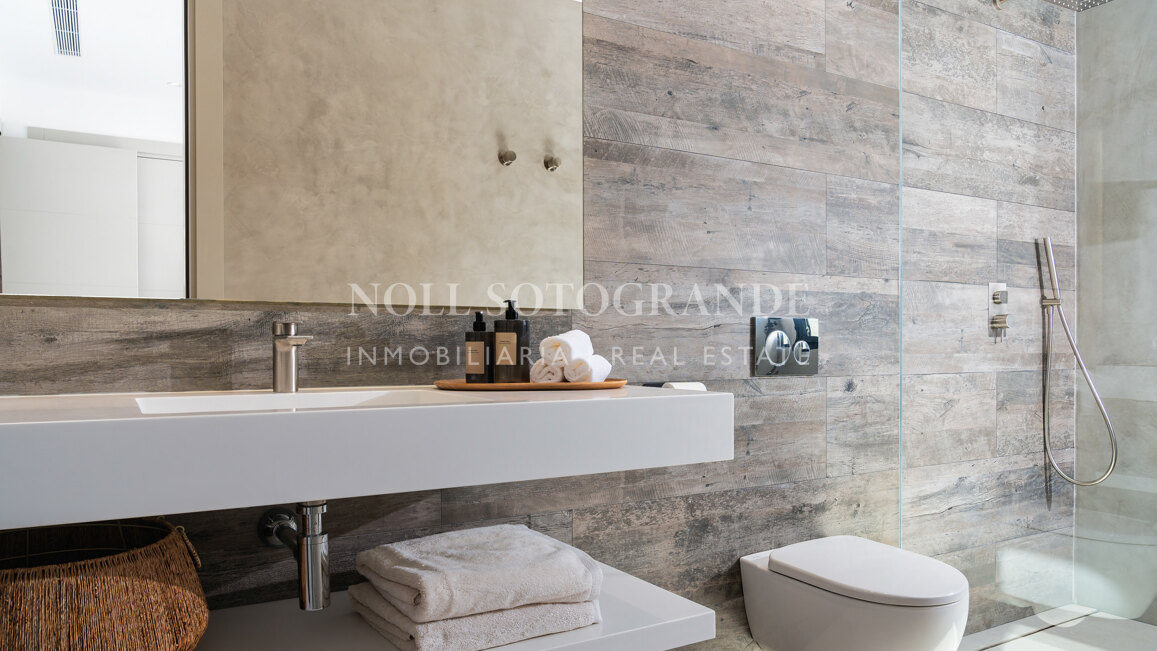 Contemporary villa within walking distance to the beach and amenities in Nueva Andalucia