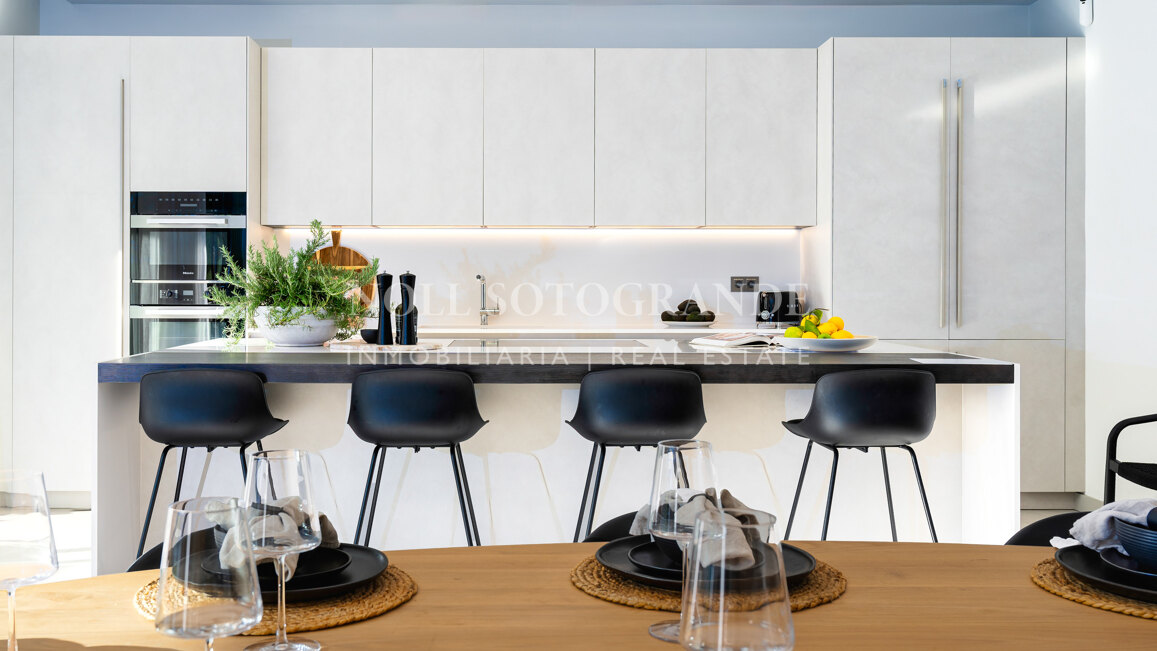 Contemporary villa within walking distance to the beach and amenities in Nueva Andalucia