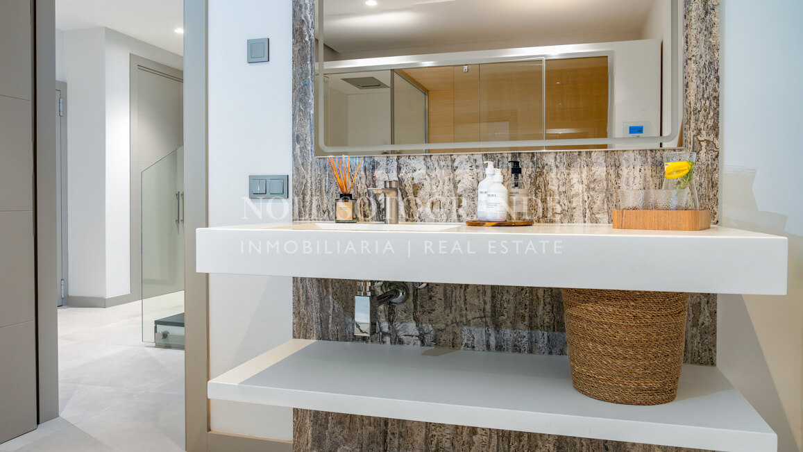 Contemporary villa within walking distance to the beach and amenities in Nueva Andalucia