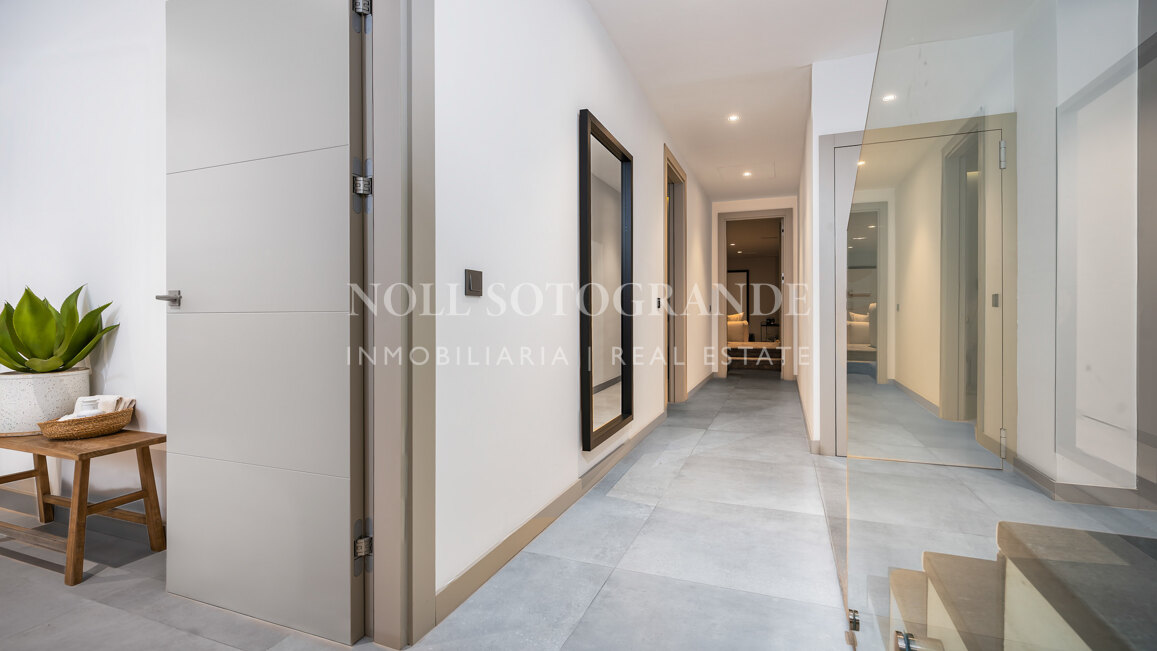 Contemporary villa within walking distance to the beach and amenities in Nueva Andalucia
