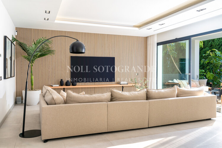 Contemporary villa within walking distance to the beach and amenities in Nueva Andalucia