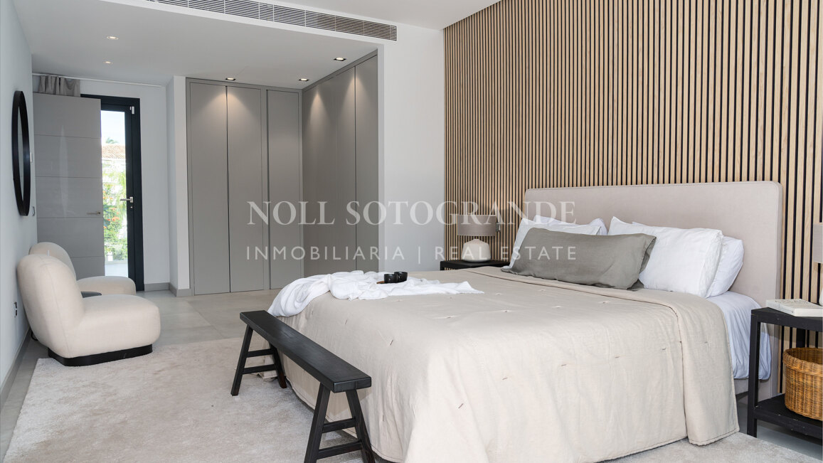 Contemporary villa within walking distance to the beach and amenities in Nueva Andalucia