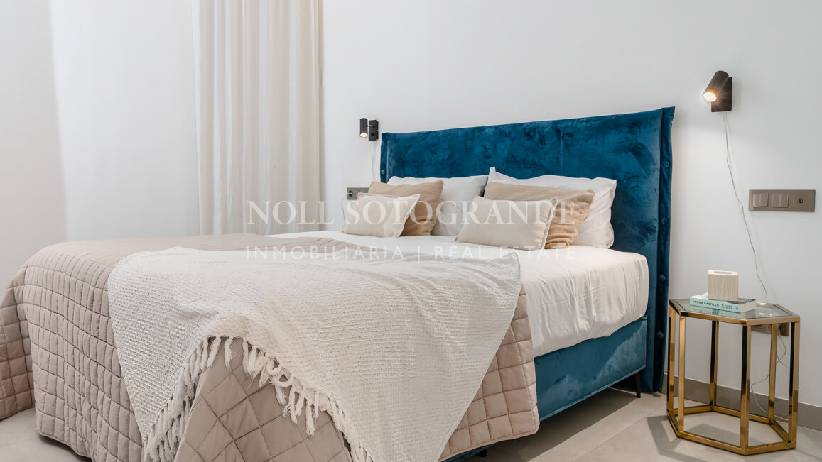 Contemporary villa within walking distance to the beach and amenities in Nueva Andalucia