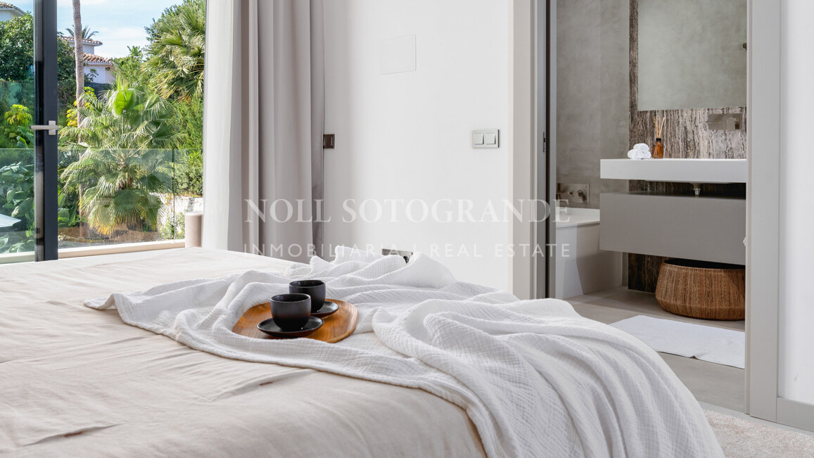 Contemporary villa within walking distance to the beach and amenities in Nueva Andalucia