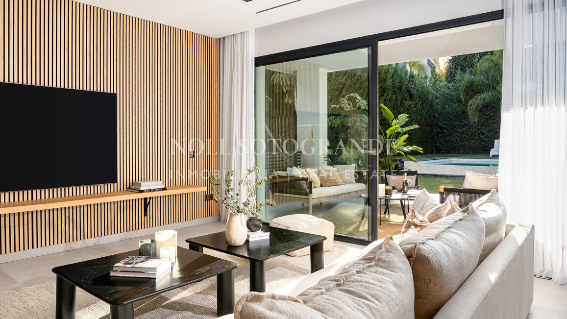 Contemporary villa within walking distance to the beach and amenities in Nueva Andalucia