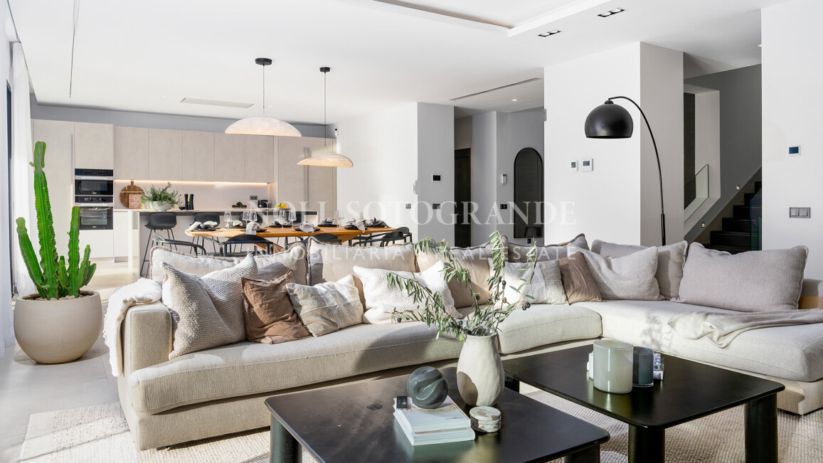 Contemporary villa within walking distance to the beach and amenities in Nueva Andalucia
