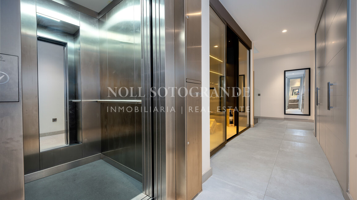 Contemporary villa within walking distance to the beach and amenities in Nueva Andalucia