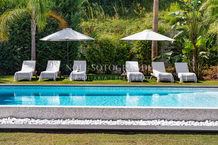 Contemporary villa within walking distance to the beach and amenities in Nueva Andalucia