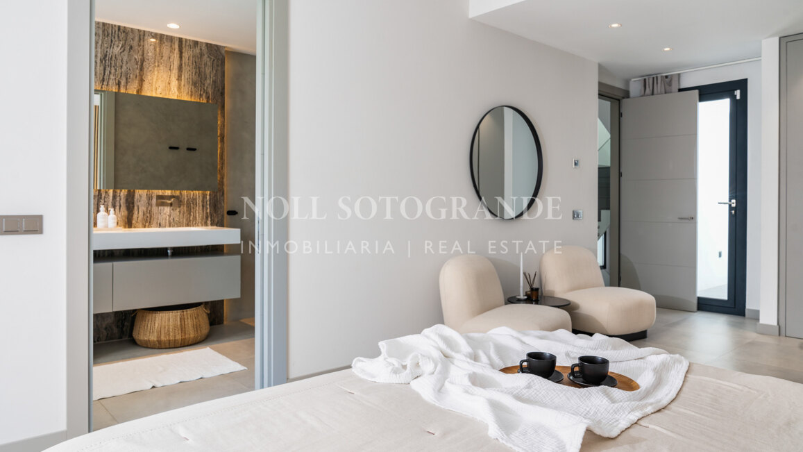 Contemporary villa within walking distance to the beach and amenities in Nueva Andalucia