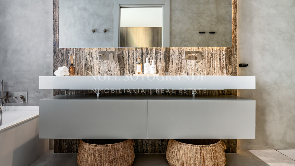 Contemporary villa within walking distance to the beach and amenities in Nueva Andalucia