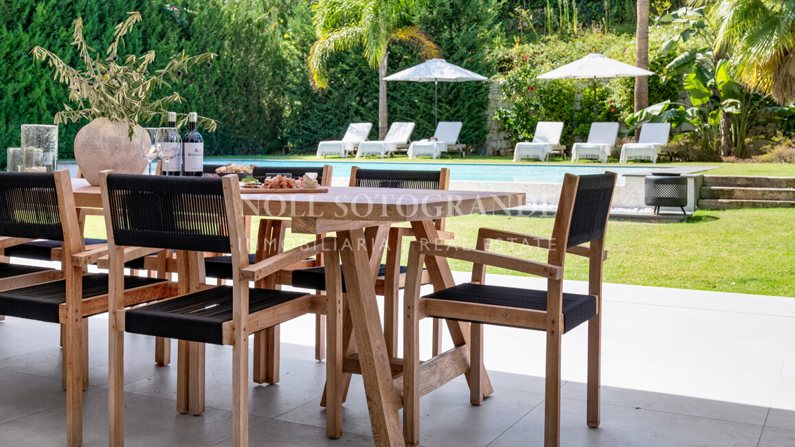 Contemporary villa within walking distance to the beach and amenities in Nueva Andalucia