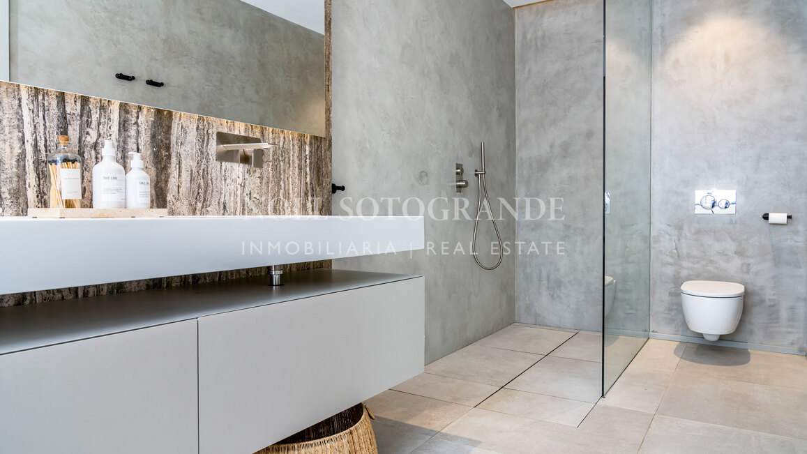 Contemporary villa within walking distance to the beach and amenities in Nueva Andalucia