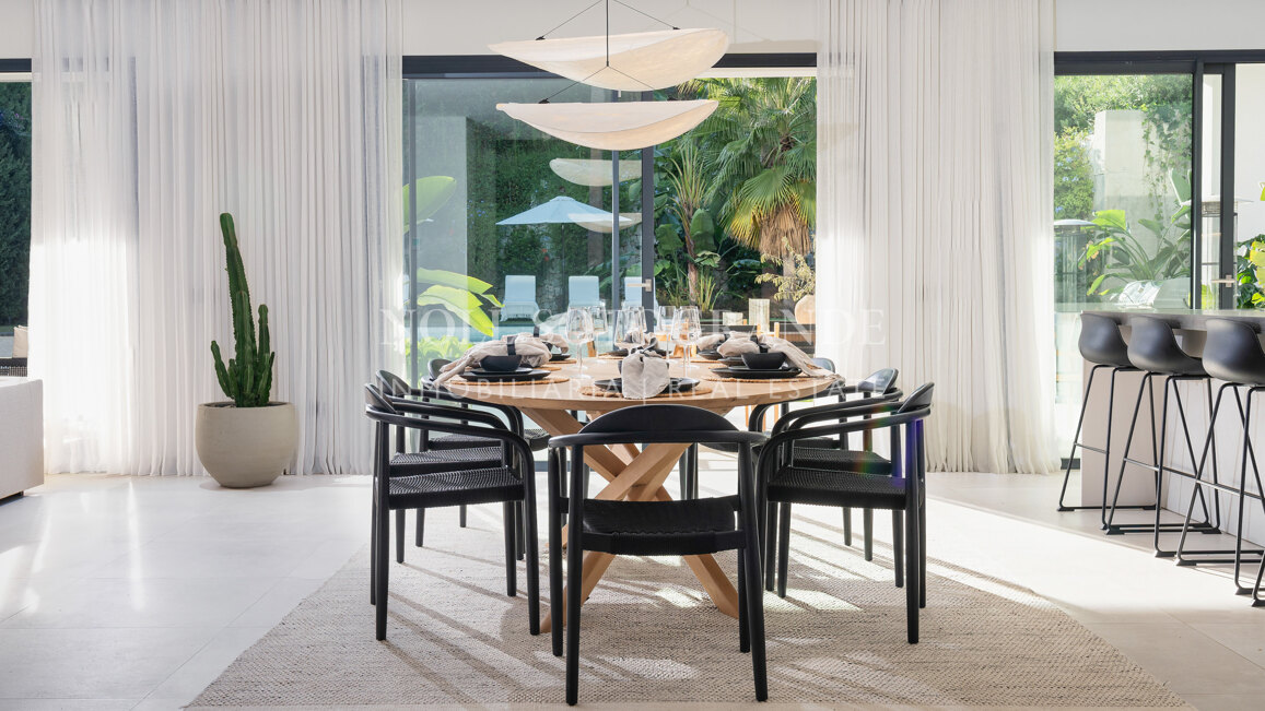 Contemporary villa within walking distance to the beach and amenities in Nueva Andalucia