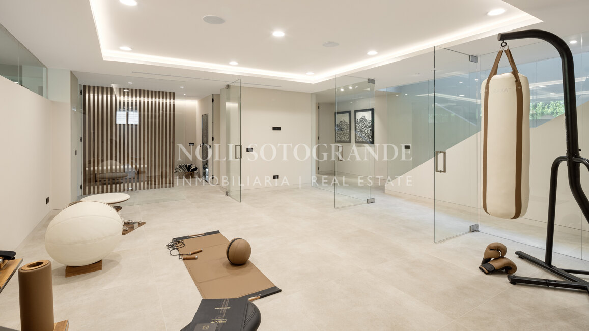 Brand new 6-bedroom golf villa in Nueva Andalucia, Marbella