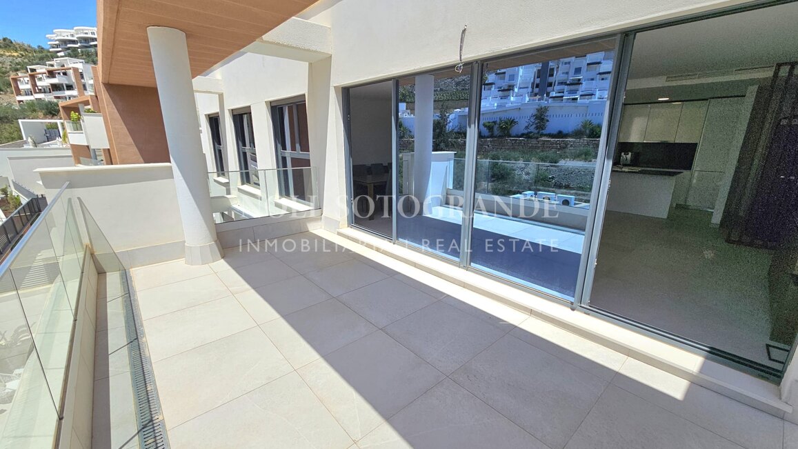 Contemporary penthouse with sea and golf views above La Quinta Golf, Benahavís