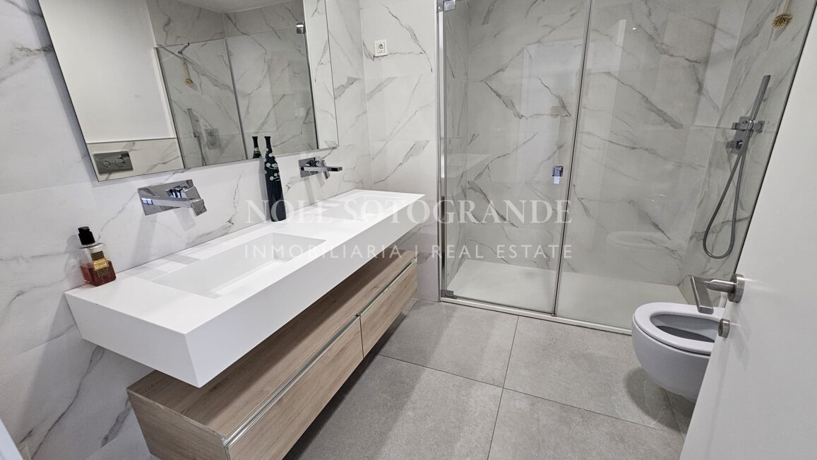 Contemporary penthouse with sea and golf views above La Quinta Golf, Benahavís