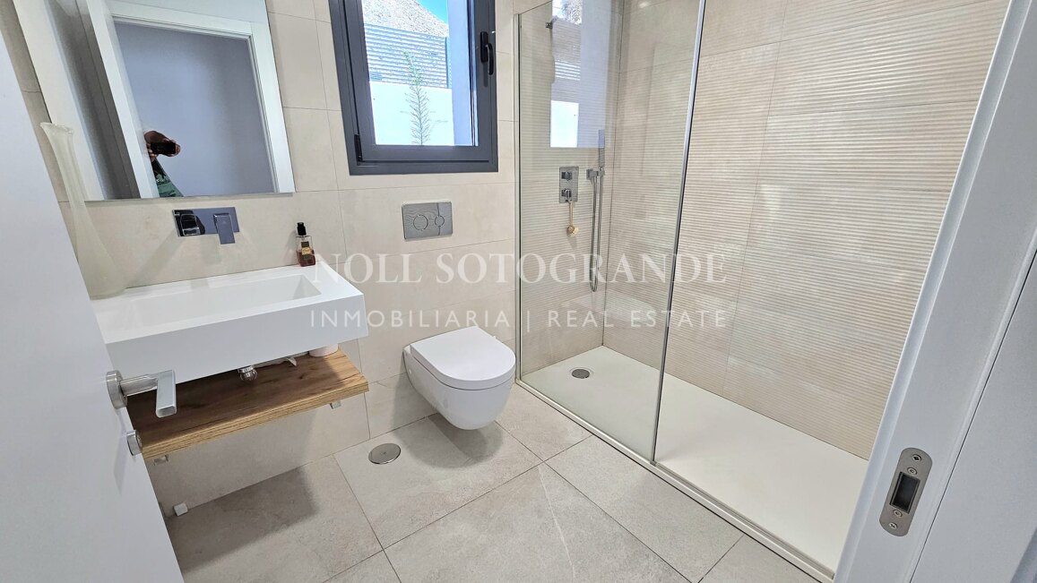 Contemporary penthouse with sea and golf views above La Quinta Golf, Benahavís