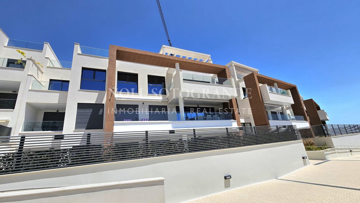 Contemporary penthouse with sea and golf views above La Quinta Golf, Benahavís