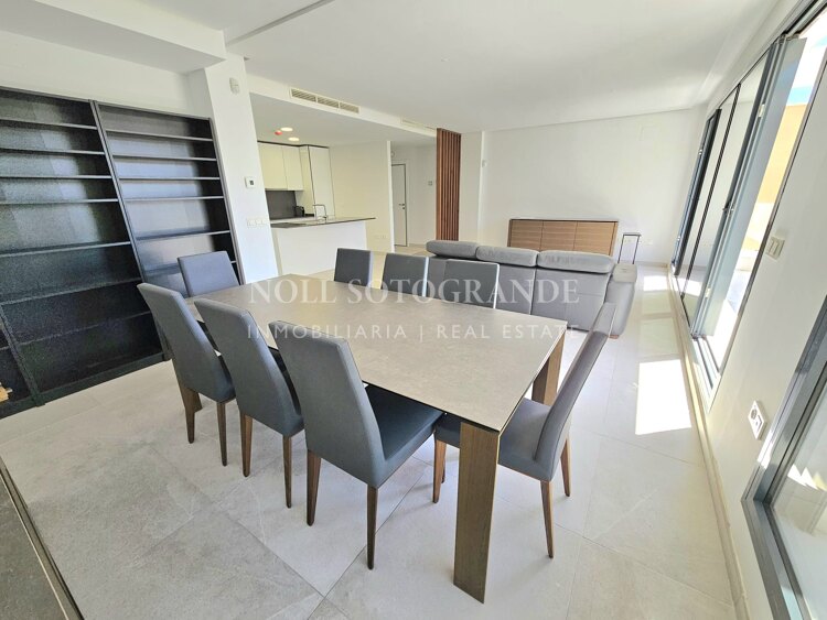 Moderno Ático con vistas al mar y al golf por encima de La Quinta Golf, Benahavís