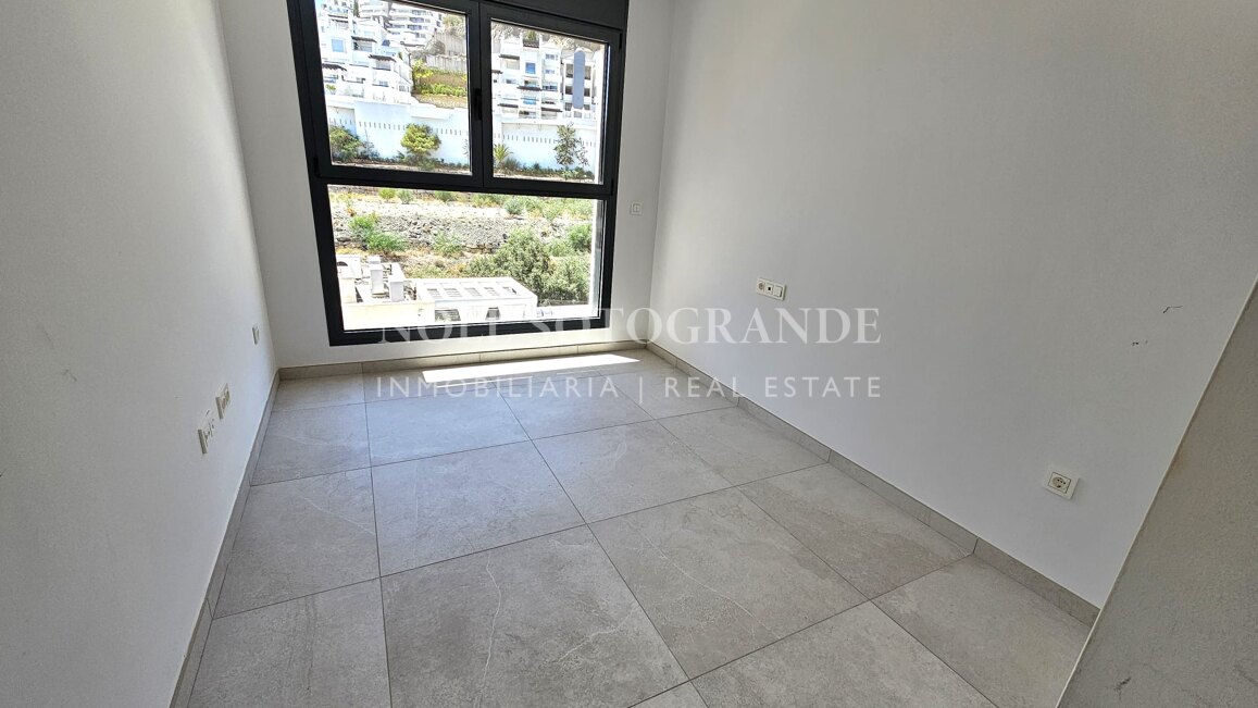 Contemporary penthouse with sea and golf views above La Quinta Golf, Benahavís