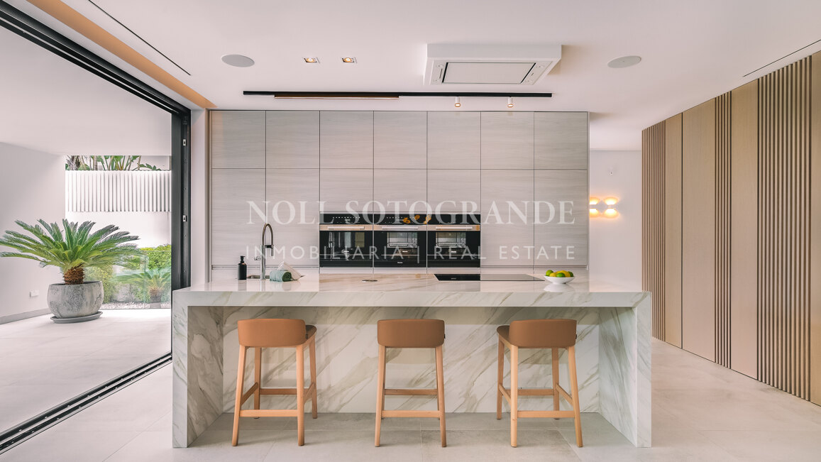 Luxury golf villa in Nueva Andalucia's Golf Valley, Marbella